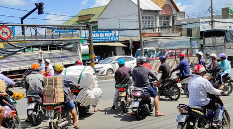 Cận cảnh khúc cua 'tử thần' ở quận Bình Tân