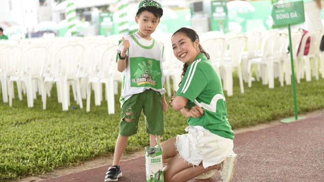 Hiện bộ sản phẩm đồng hồ năng lượng Champ Squad (gồm đồng hồ và 1 hộp MILO 400 gram) được bán với giá 1 triệu đồng tại hệ thống trung tâm thương mại Aeon Mall. Các bậc phụ huynh cũng có thể mua trực tiếp tại trang điện tử Lazada với giá 599,000 đồng.