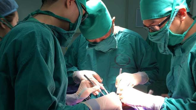 Phẫu thuật cho trẻ bị đa dị tật bẩm sinh nặng