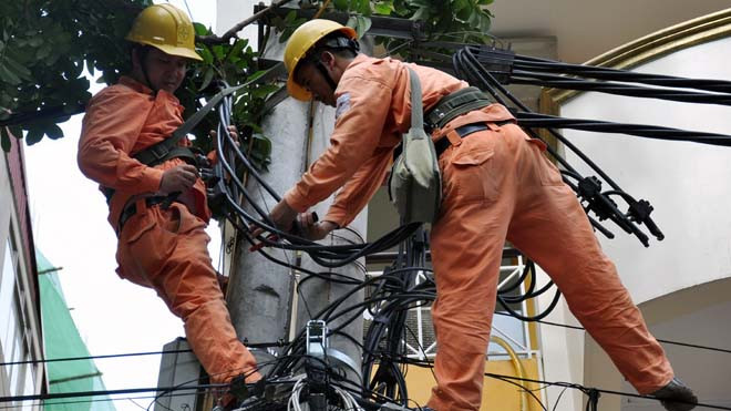 EVN HANOI cam kết không cắt điện ngày nắng nóng trên 36 độ. Ảnh: Hoa Việt Cường