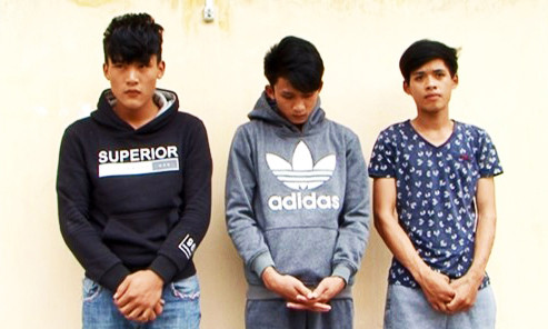 Các đối tượng trong nhóm trộm xe máy bị bắt giữ.