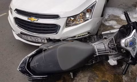 Tại hiện trường, xe máy anh L. bị hư hỏng nhẹ.