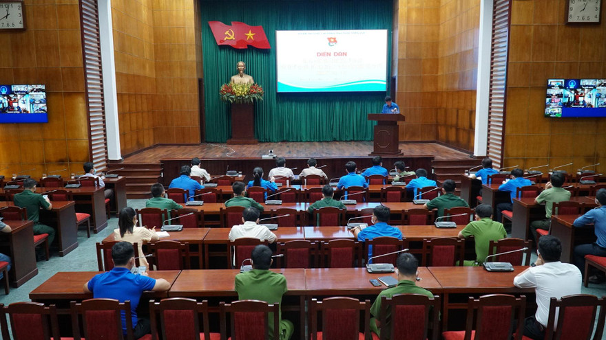 Quang cảnh diễn đàn tại điểm cầu Tỉnh ủy TT-Huế.