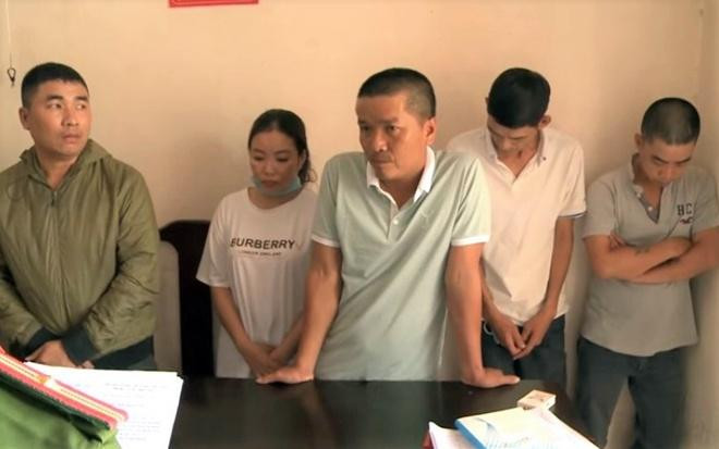 Nhóm đối tượng lừa đảo vừa bị khởi tố.