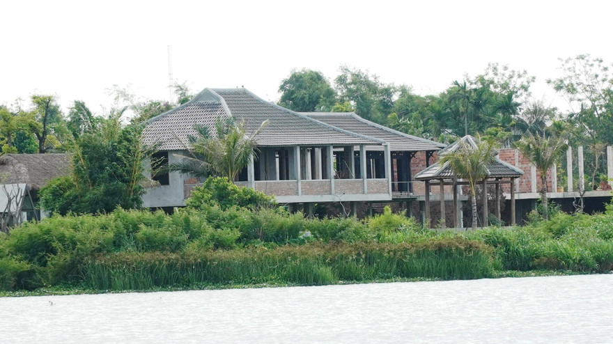 Việc xây nhà cao tầng ven sông Hương thuộc dự án Go Green Farm được thực hiện không phép tại phân vùng vốn là Quy hoạch đất cây xanh, công viên, thể dục thể thao đã được Thủ tướng Chính phủ phê duyệt