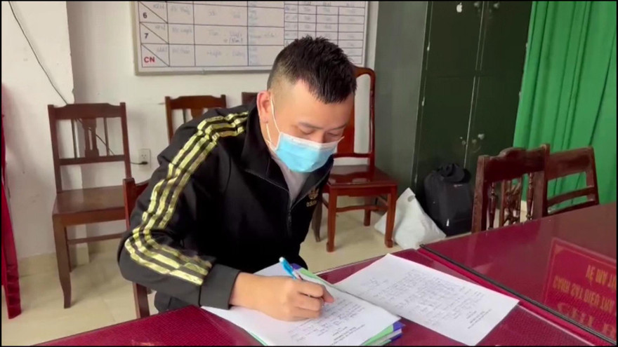 Đối tượng Nguyễn Sĩ Dũng tại cơ quan công an