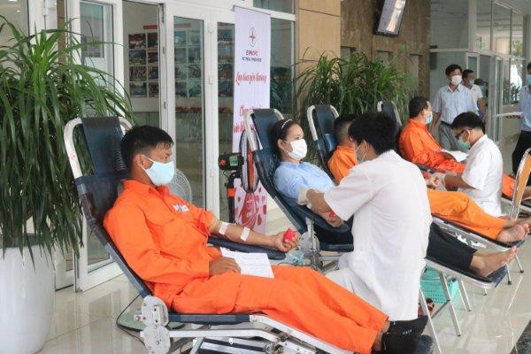 Công ty Điện lực TT-Huế tổ chức hiến máu tình nguyện.