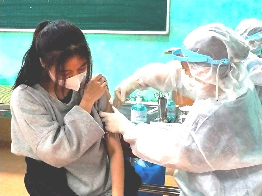 TT-Huế phấn đấu thực hiện mục tiêu phủ ít nhất 1 mũi vắc xin cho toàn bộ học sinh THCS và THPT, để các trường học mở cửa trở lại trước ngày 15/12.