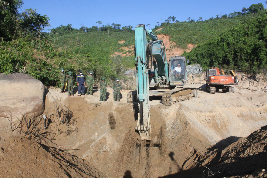 Hoạt động tìm kiếm nạn nhân mất tích tại Rào Trăng 3 bất ngờ tạm dừng