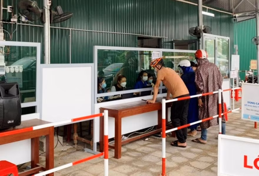 Người dân khi vào địa bàn TT-Huế không phải qua phê duyệt của chính quyền tỉnh như trước đây mà chỉ cần khai báo y tế trực tuyến, cấp mã QR