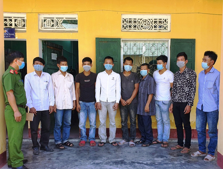 Nhóm đối tượng khai thác rừng trồng trái phép