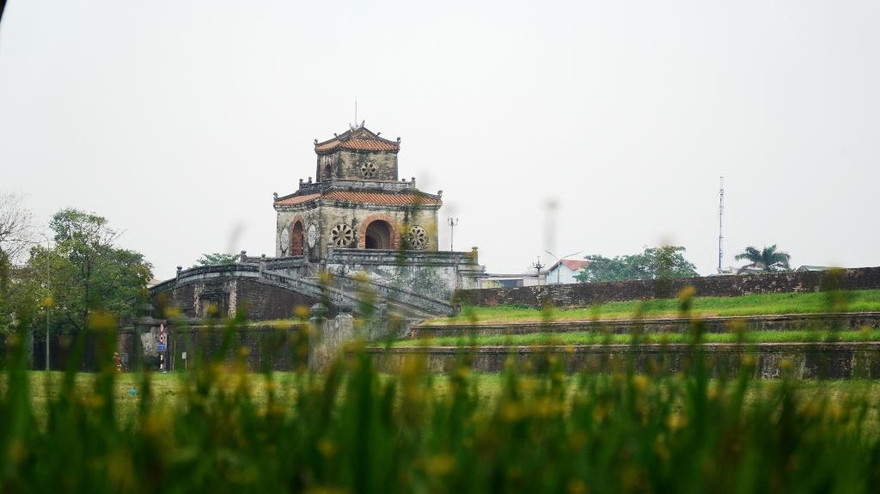 Xứ Huế là quê hương của Trịnh Công Sơn, cũng là nơi chất chứa nhiều kỷ niệm về tình yêu thời trai trẻ. Nơi đây tràn đầy cảm hứng để nhạc sĩ tài hoa họ Trịnh sáng tác nên nhiều tác phẩm âm nhạc để đời.