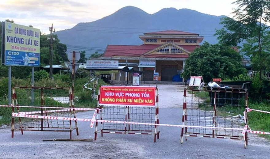 Phong tỏa tạm thời chợ Nước Ngọt (xã Lộc Thủy), nơi bệnh nhân mắc COVID-19 từng ghé tới