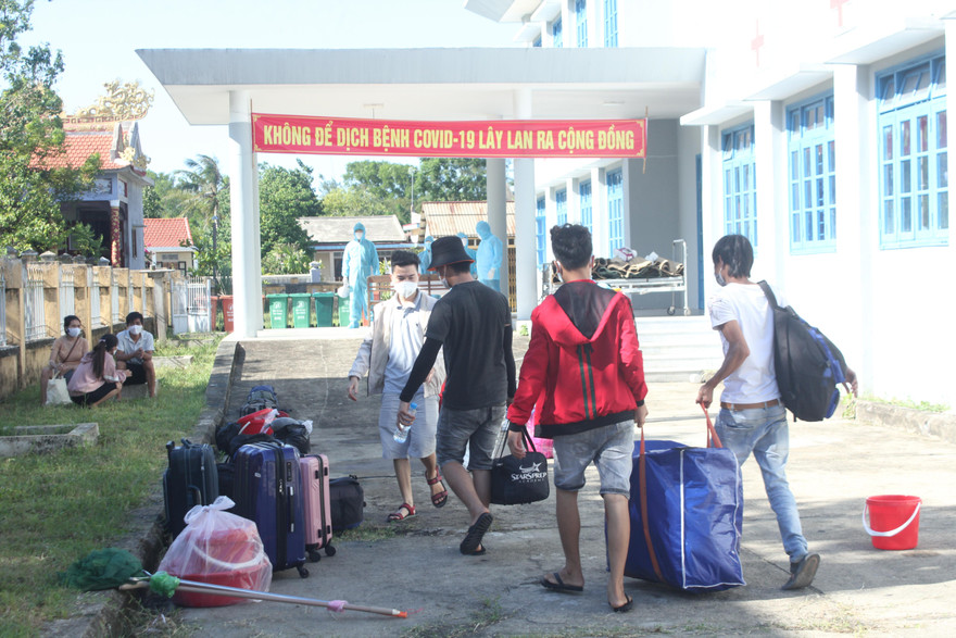 Công dân từ vùng có dịch trở về quê TT-Huế đang trên đường đi cách ly tập trung