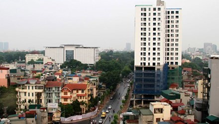 Trong 3 ngày, chủ đầu tư mới phá dỡ được 23m2 phần mái tum công trình cao ốc 8B Lê Trực.