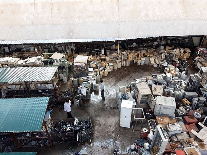 Giải tỏa 'đại siêu thị' đồ cũ: Cán bộ sợ dân vi phạm sẽ kiện?