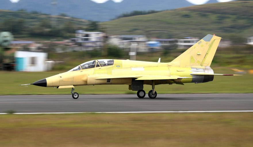 Giữa căng thẳng thương mại Trung-Mỹ:Trung Quốc thử tiêm kích FTC-2000G