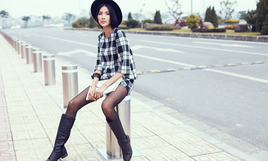 Mặc đồ đông cá tính, quyến rũ cực 'chất' như Hoàng Thùy
