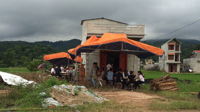 Gia đình bà Canh tổ chức tang lễ cho người xấu số *ảnh: DC 