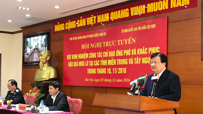 Phó Thủ tướng Trịnh Đình Dũng yêu cầu xem xét lại quy trình xả lũ của các hồ chứa, để đảm bảo an toàn cho hạ du. Ảnh: Phạm Anh 