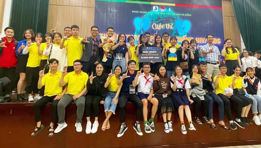 Xuất sắc vượt qua 5 đối thủ, đội thi đến từ ĐH Kinh tế (ĐH Đà Nẵng) giành giải nhất cuộc thi Tìm hiểu công tác phòng, chống HIV/AIDS cho sinh viên năm 2020