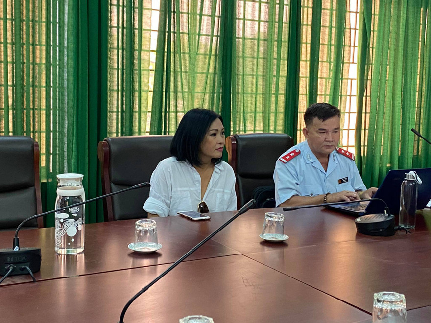 Ca sĩ Phương Thanh tại buổi làm việc