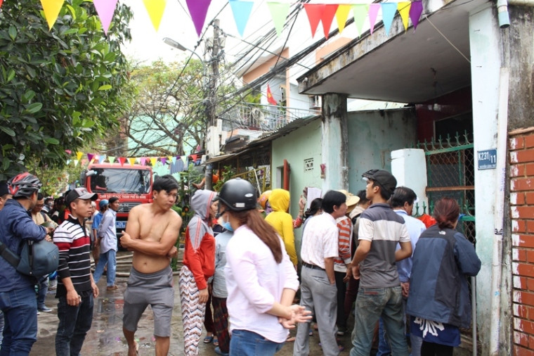 Căn phòng trọ cháy, lửa bén sang "thiêu" cả căn nhà của chủ trọ. Ảnh: Giang Thanh