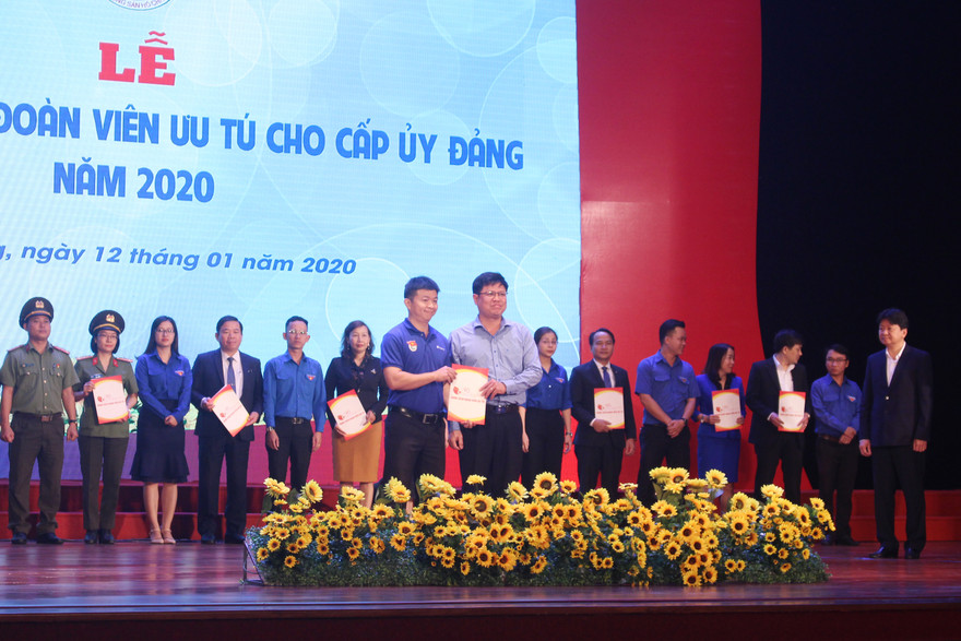 Anh Nguyễn Mạnh Dũng, Bí thư Thành đoàn Đà Nẵng phát động đợt hoạt động "Tuổi trẻ Đà Nẵng sắc son niềm tin với Đảng" chào mừng 90 năm thành lập Đảng Cộng sản Việt Nam