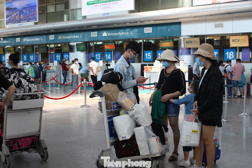 Sẽ có 7 chuyến bay (từ ngày 12/8 đến ngày 14/8) để đưa 1.453 khách du lịch kẹt lại Đà Nẵng trở về Hà Nội và TP Hồ Chí Minh theo nguyện vọng. Ảnh: Giang Thanh