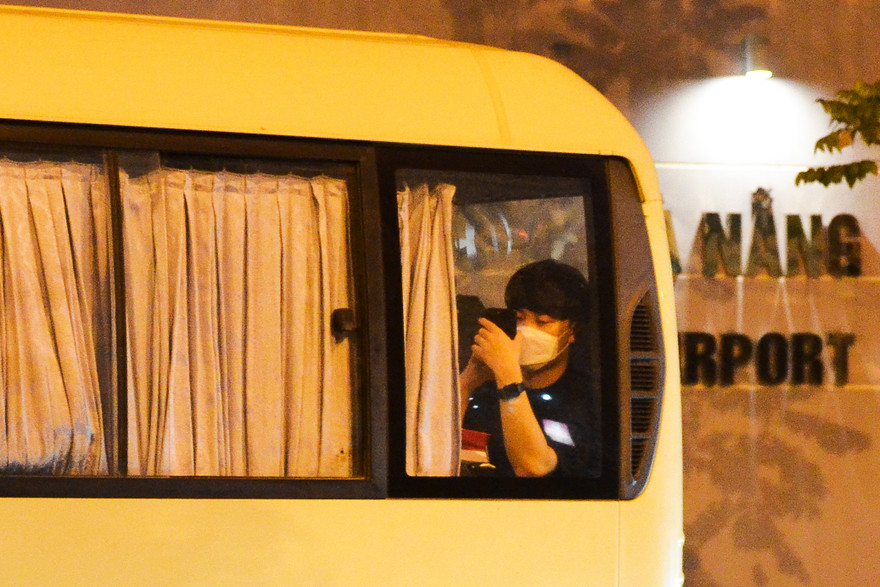 18 du khách đến từ Daegu (Hàn Quốc) có nguyện vọng về nước đã được đưa trở về Sân bay Quốc tế Incheon trên chuyến bay lúc nửa đêm