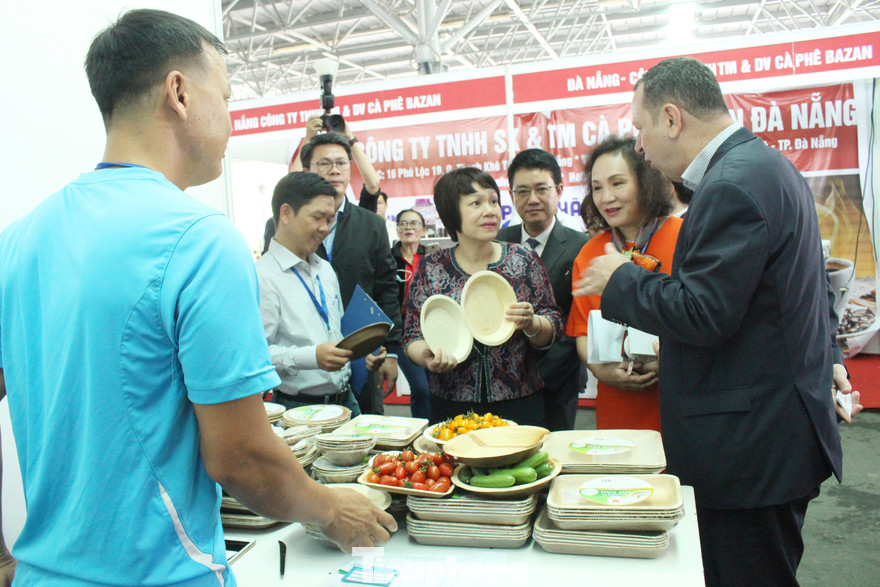 Các sản phẩm nông nghiệp đặc thù, sản phẩm OCOP... sẽ được tiếp cận giải các giải pháp thương mại điện tử, kết nối với các chuỗi siêu thị lớn để mở rộng thị trường đầu ra, nâng cao giá trị thương hiệu và giá trị sản phẩm trong mắt người tiêu dùng