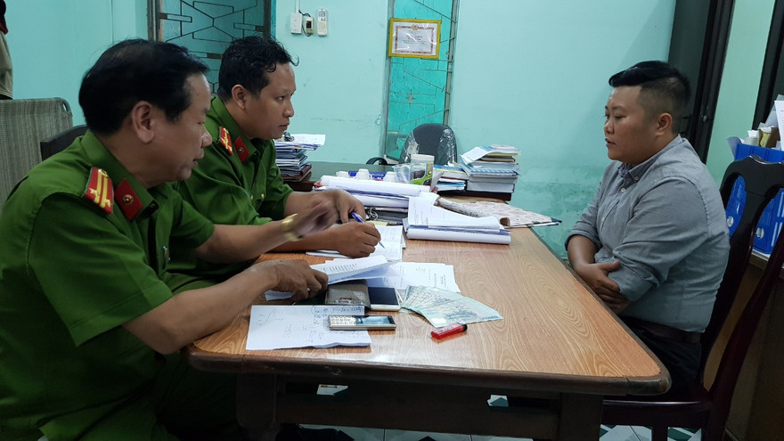 Nghi can Nguyễn Như Bảo Thư tại cơ quan công an. Ảnh: CACC