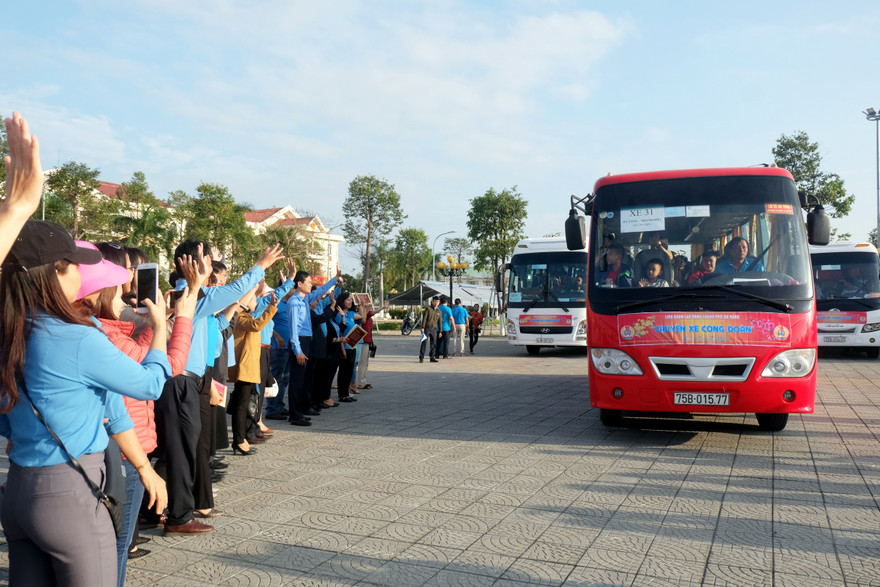 Năm nay, LĐLĐ TP Đà Nẵng tổ chức 62 "Chuyến xe Công đoàn" đưa khoảng 2500 công nhân, người lao động về quê ăn Tết