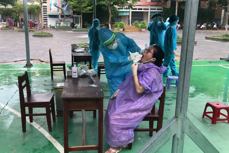 Đà Nẵng lấy 8-10 ngàn mẫu xét nghiệm COVID-19 mỗi ngày cho người dân
