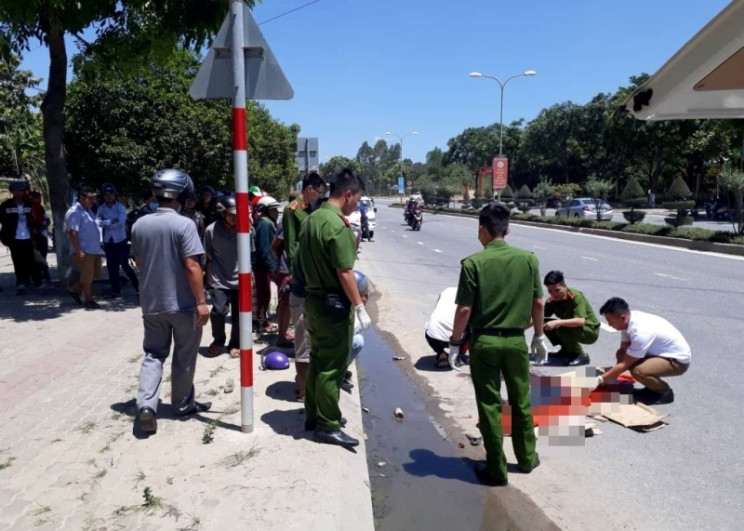 Vụ tai nạn giữa xe ben và xe máy khiến bé gái 5 tuổi tử vong tại chỗ