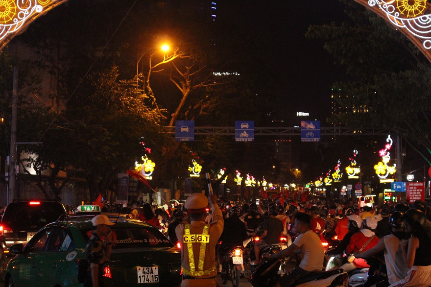 CSGT Đà Nẵng chốt 20 điểm “nóng” trong đêm chung kết AFF Cup 2018. Ảnh: Giang Thanh
