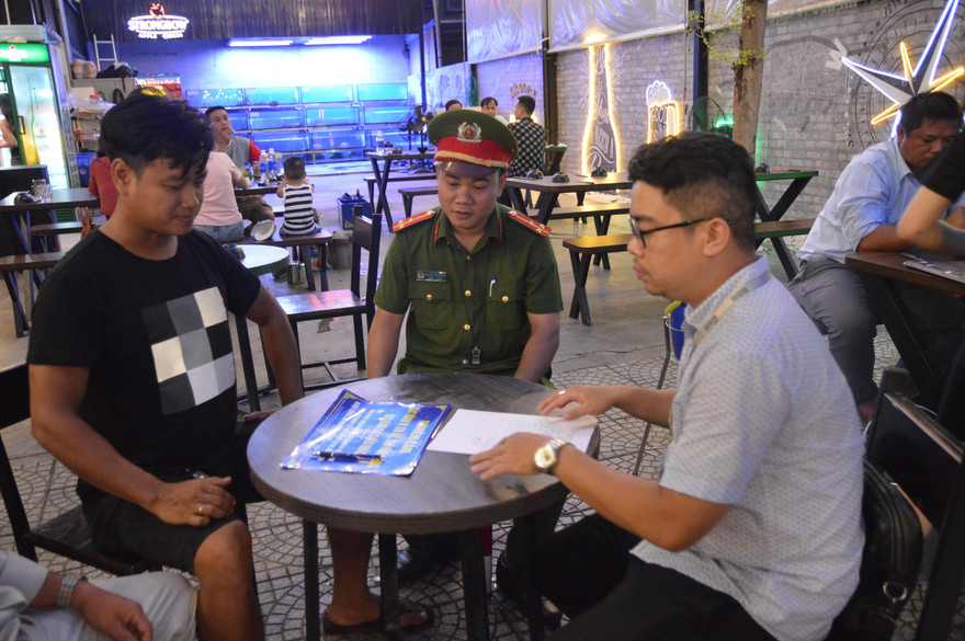 Đà Nẵng thành lập 6 Tổ xử lý người lang thang xin ăn, bán hàng rong chèo kéo khách trên địa bàn 6 quận: Hải Châu, Sơn Trà, Thanh Khê, Cẩm Lệ, Liên Chiểu và Ngũ Hành Sơn