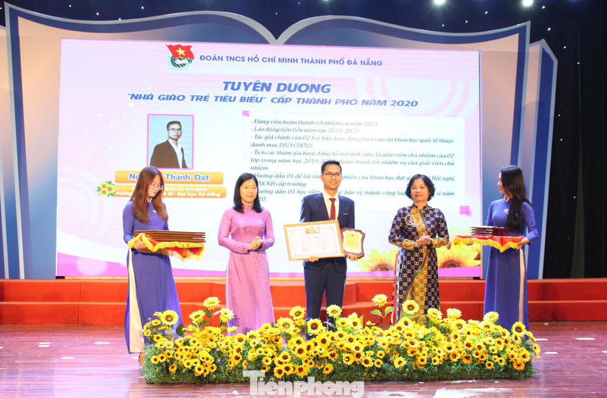 Các "Nhà giáo trẻ tiêu biểu" năm 2020 là những cán bộ Đoàn, Hội, Đội năng nổ; đạt nhiều thành tích trong nghiên cứu khoa học, cải tiến phương pháp giảng dạy