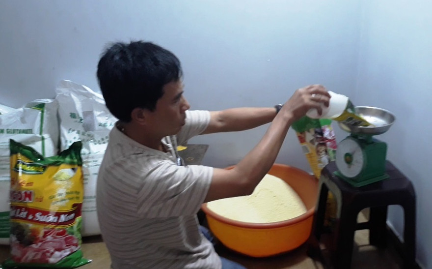 Vũ "hô biến" bột ngọt, hạt nêm giả thành các nhãn hiệu nổi tiếng để bán kiếm lời.