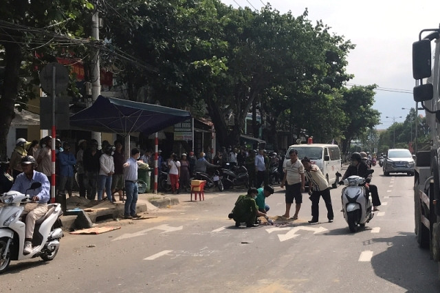 Vụ va chạm giữa xe ben và xe máy khiến người điều khiển xe máy tử vong tại chỗ