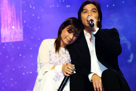 Cặp song ca vàng một thời Phi Nhung - Mạnh Quỳnh.