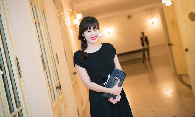 Hoa hậu Thu Thủy kín đáo và giản dị đi xem ca nhạc.