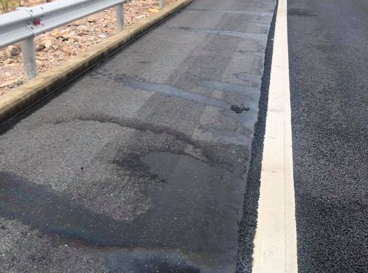 Vết dầu loang dài, bất thường trên cao tốc Đà Nẵng - Quảng Ngãi