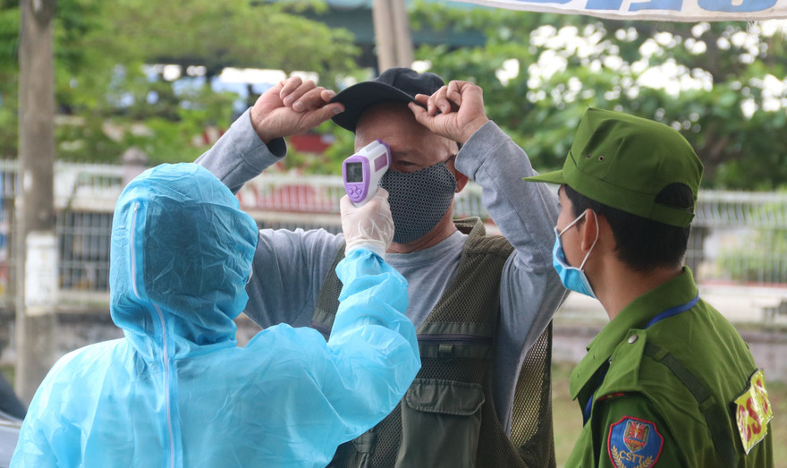 Từ 8 giờ ngày 31/7, Đà Nẵng sẽ tái lập các trạm chốt chặn, kiểm soát các vị trí cửa ngõ đi vào thành phố. Ảnh: Nguyễn Thành