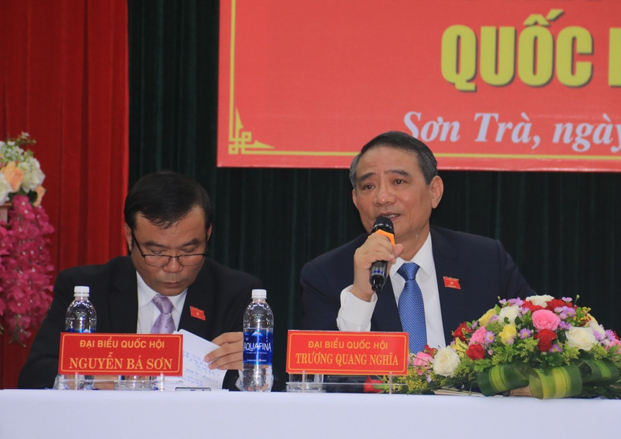Ông Trương Quang Nghĩa, Bí thư Thành ủy Đà Nẵng trả lời ý kiến của các cử tri liên quan đến kết luận thanh tra đất đai. Ảnh Nguyễn Thành