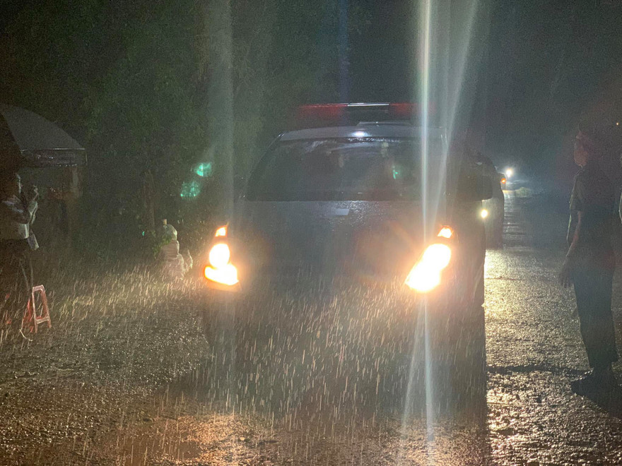 Thi thể 13 cán bộ chiến sĩ gặp nạn trong khi làm nhiệm vụ đã được đưa về bệnh viên 268 (TP Huế). Ảnh Nguyễn Ngọc