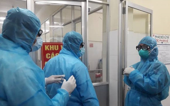 Lãnh đạo TP Đà Nẵng trong một lần kiểm tra khu vực cách ly tại Bệnh viên Đà Nẵng