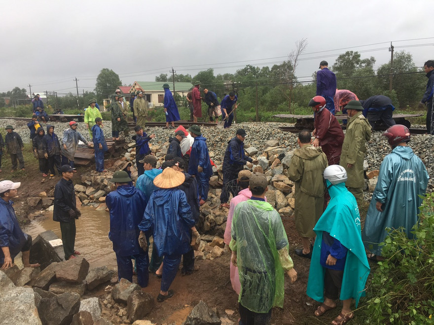 Đường sắt Bắc Nam thông trở lại sau sự cố trật bánh, đứt toa ở Quảng Trị