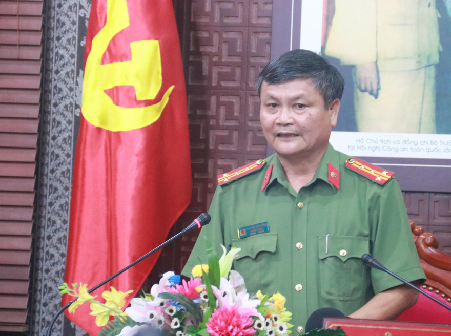 Đại tá Nguyễn Đức Dũng, Trưởng phòng tham mưu tổng hợp, Công an TP Đà Nẵng cung cấp thông tin tại buổi họp báo. Ảnh: Nguyễn Thành