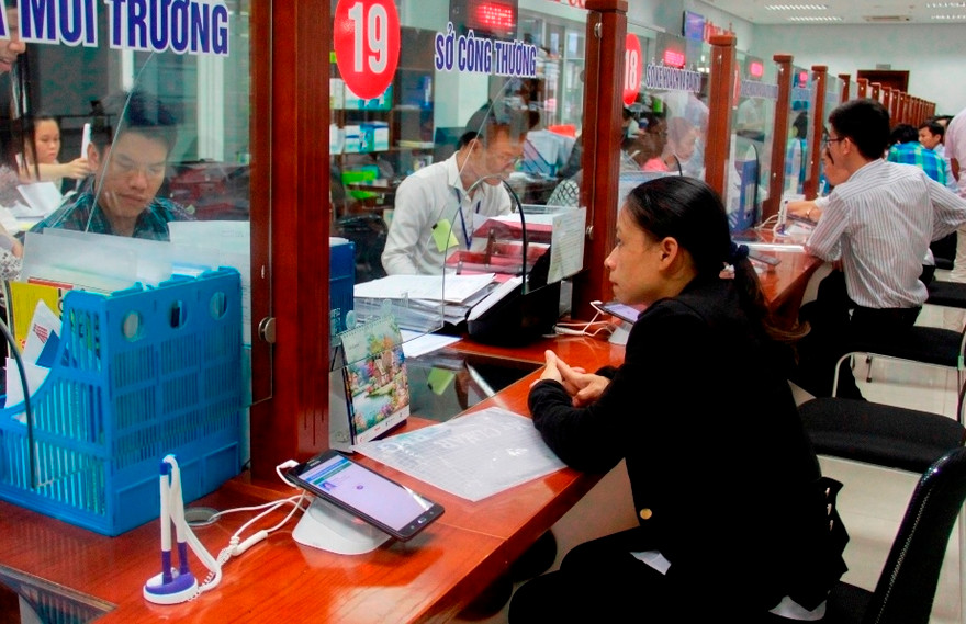 Người dân đến giao dịch tại Trung tâm hành chính Thành phố Đà Nẵng. Ảnh Nguyễn Thành